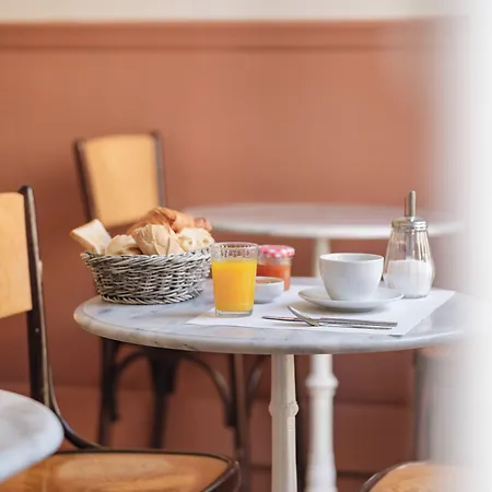 Richelieu Hotel 2*